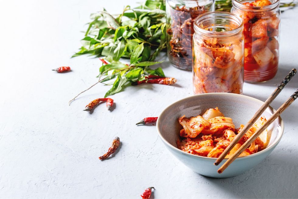 Kimchi - gefermenteerde kool en traditioneel gerecht uit de Koreaanse keuken